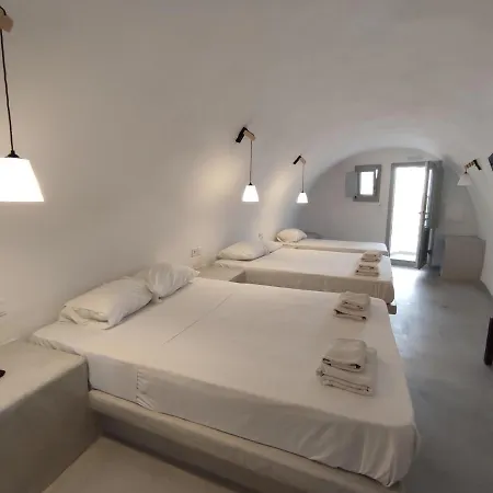 Thira Economy Hotel