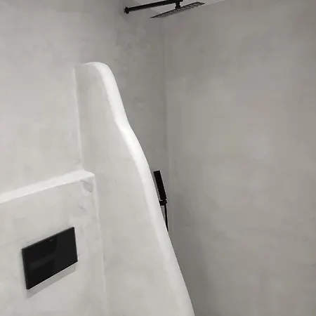 Thira Economy Hotel