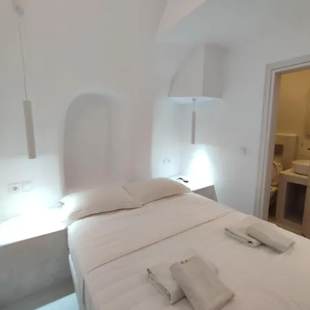Hotel Thira Economy