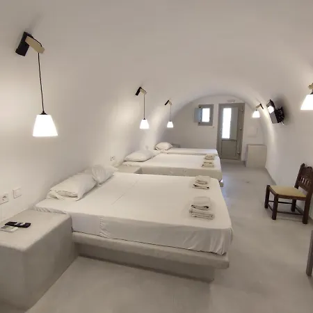 Thira Economy Hotel