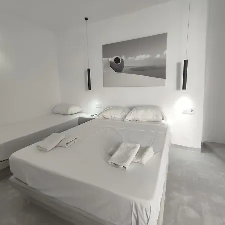 Thira Economy Hotel